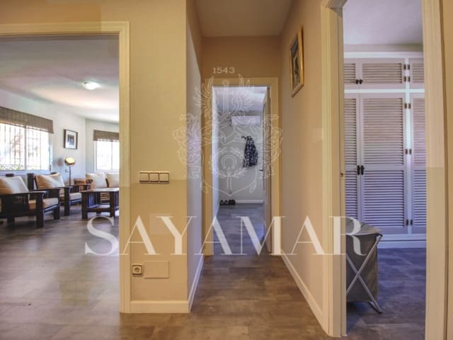 4 sypialnia Willa na sprzedaż w Sayalonga z basenem garażem - 480 000 € (Ref: 9637454)