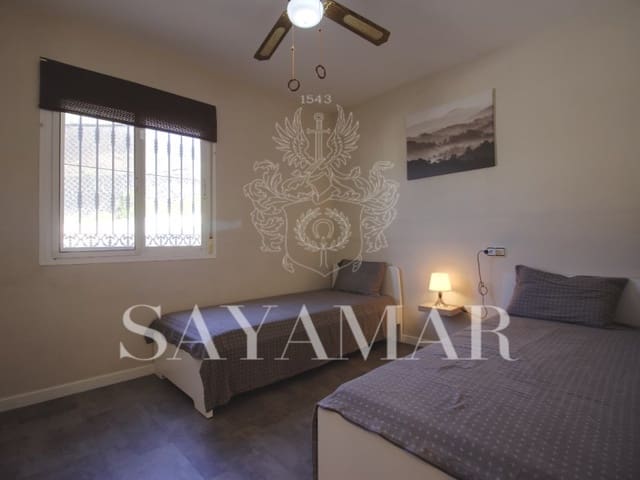 4 sypialnia Willa na sprzedaż w Sayalonga z basenem garażem - 480 000 € (Ref: 9637454)