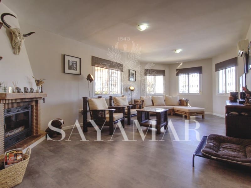 4 sypialnia Willa na sprzedaż w Sayalonga z basenem garażem - 480 000 € (Ref: 9637454)