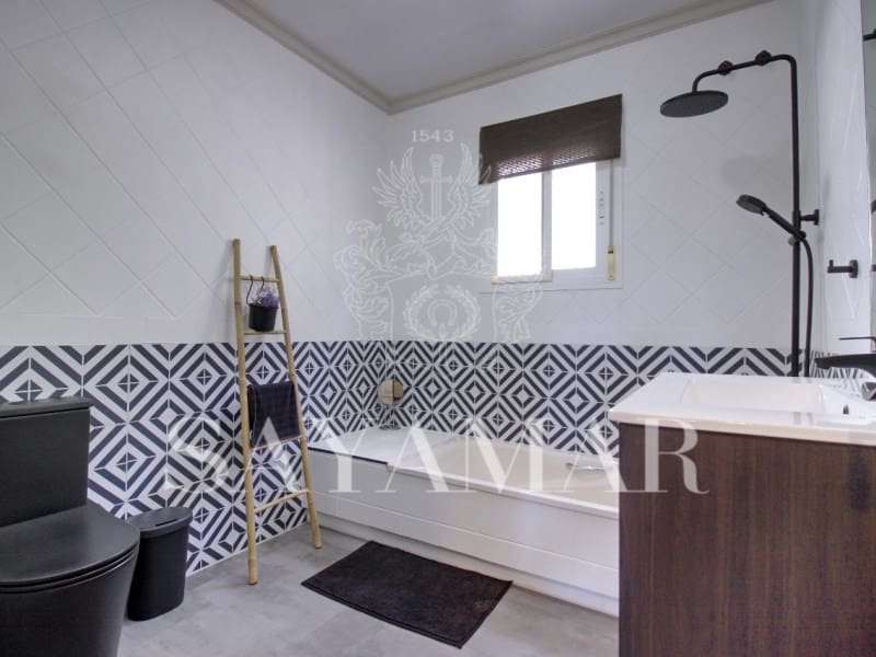 4 sypialnia Willa na sprzedaż w Sayalonga z basenem garażem - 480 000 € (Ref: 9637454)