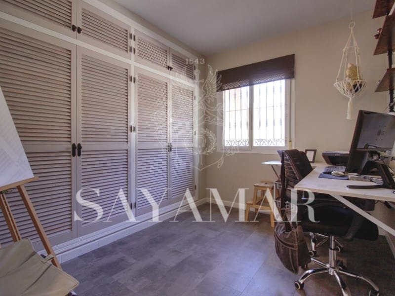 4 sypialnia Willa na sprzedaż w Sayalonga z basenem garażem - 480 000 € (Ref: 9637454)