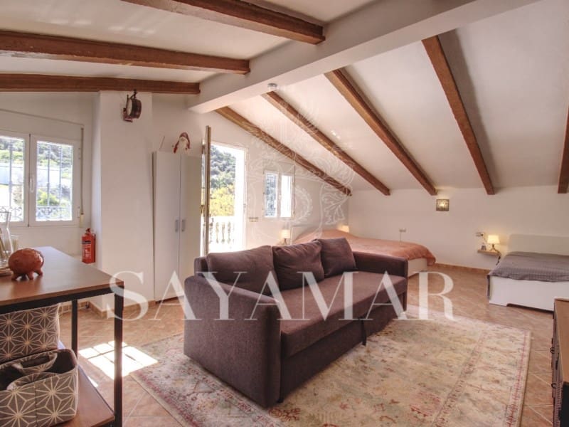 4 sypialnia Willa na sprzedaż w Sayalonga z basenem garażem - 480 000 € (Ref: 9637454)