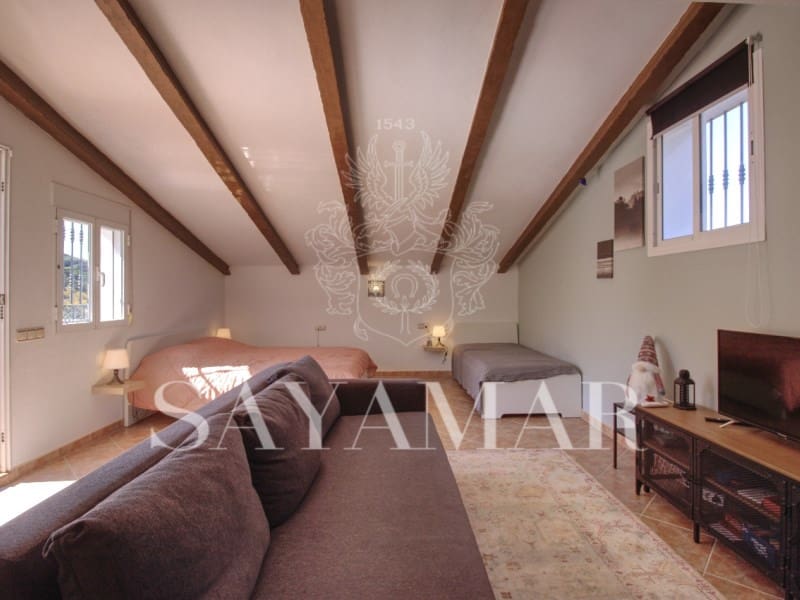 4 sypialnia Willa na sprzedaż w Sayalonga z basenem garażem - 480 000 € (Ref: 9637454)