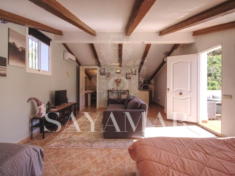 4 sypialnia Willa na sprzedaż w Sayalonga z basenem garażem - 480 000 € (Ref: 9637454)