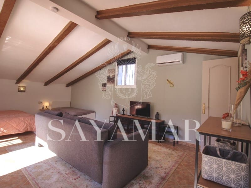 4 sypialnia Willa na sprzedaż w Sayalonga z basenem garażem - 480 000 € (Ref: 9637454)