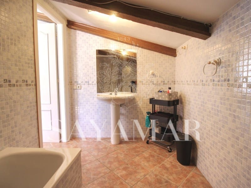 4 sypialnia Willa na sprzedaż w Sayalonga z basenem garażem - 480 000 € (Ref: 9637454)