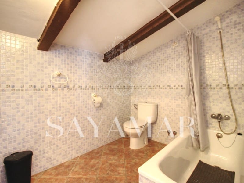 4 sypialnia Willa na sprzedaż w Sayalonga z basenem garażem - 480 000 € (Ref: 9637454)