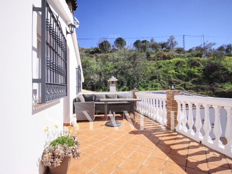 4 sypialnia Willa na sprzedaż w Sayalonga z basenem garażem - 480 000 € (Ref: 9637454)