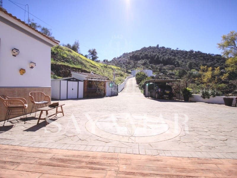 4 sypialnia Willa na sprzedaż w Sayalonga z basenem garażem - 480 000 € (Ref: 9637454)