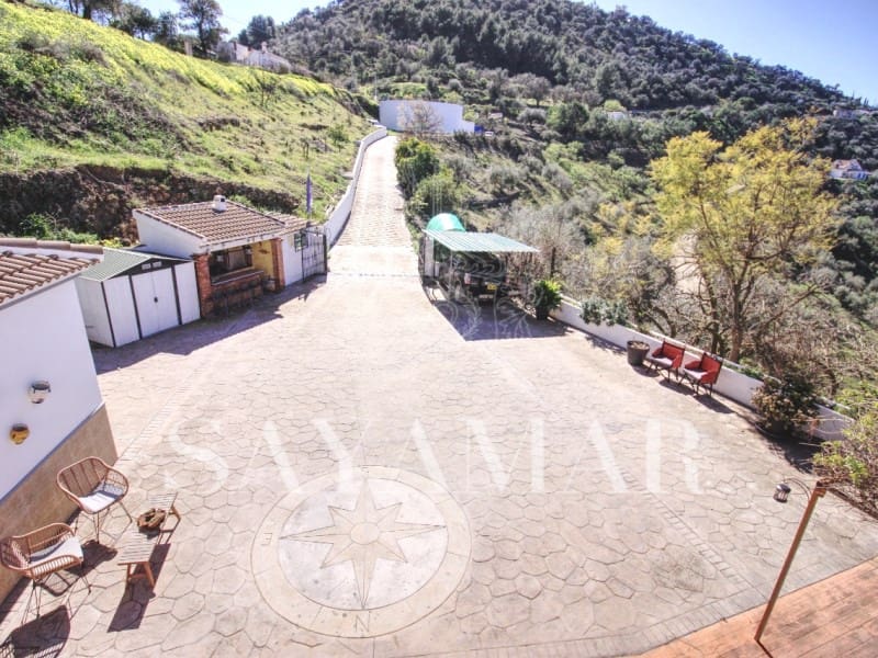 4 sypialnia Willa na sprzedaż w Sayalonga z basenem garażem - 480 000 € (Ref: 9637454)