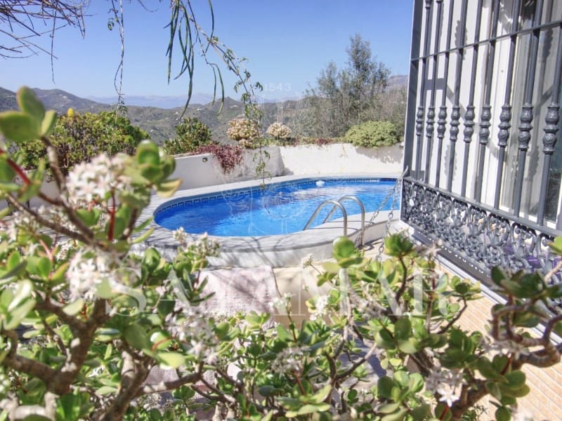 4 sypialnia Willa na sprzedaż w Sayalonga z basenem garażem - 480 000 € (Ref: 9637454)