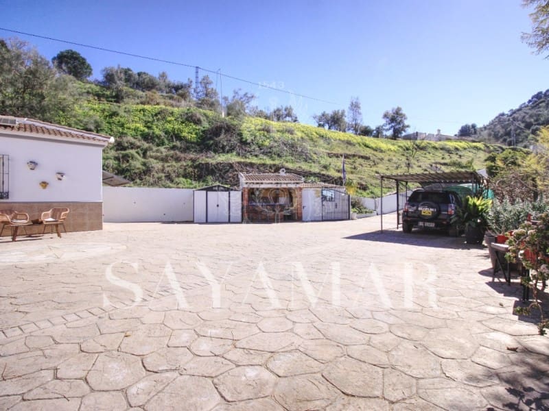 4 sypialnia Willa na sprzedaż w Sayalonga z basenem garażem - 480 000 € (Ref: 9637454)