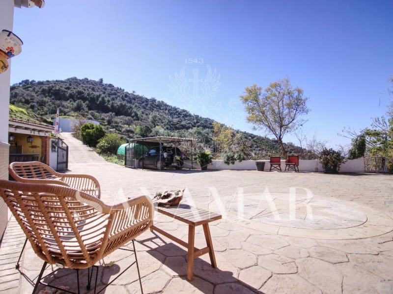 4 sypialnia Willa na sprzedaż w Sayalonga z basenem garażem - 480 000 € (Ref: 9637454)