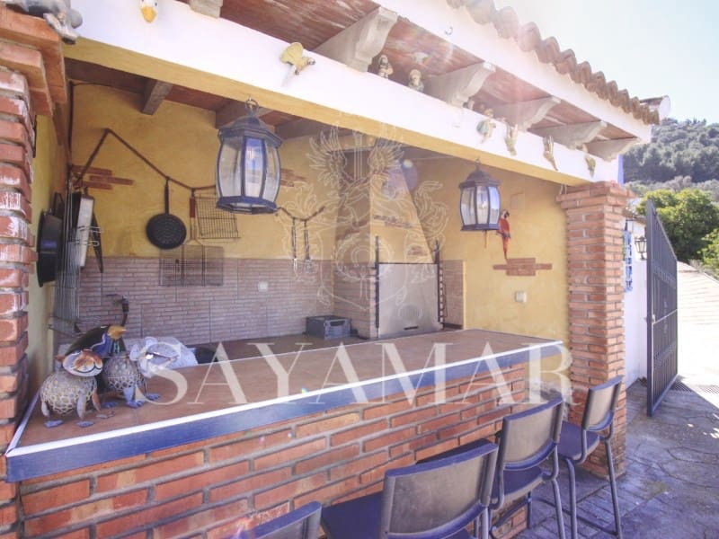 4 sypialnia Willa na sprzedaż w Sayalonga z basenem garażem - 480 000 € (Ref: 9637454)