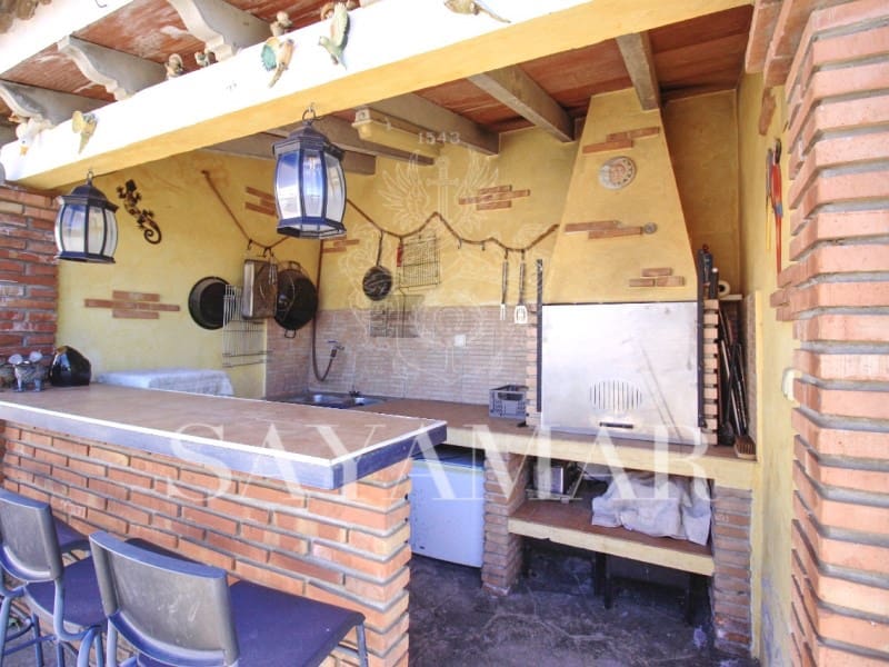 4 sypialnia Willa na sprzedaż w Sayalonga z basenem garażem - 480 000 € (Ref: 9637454)