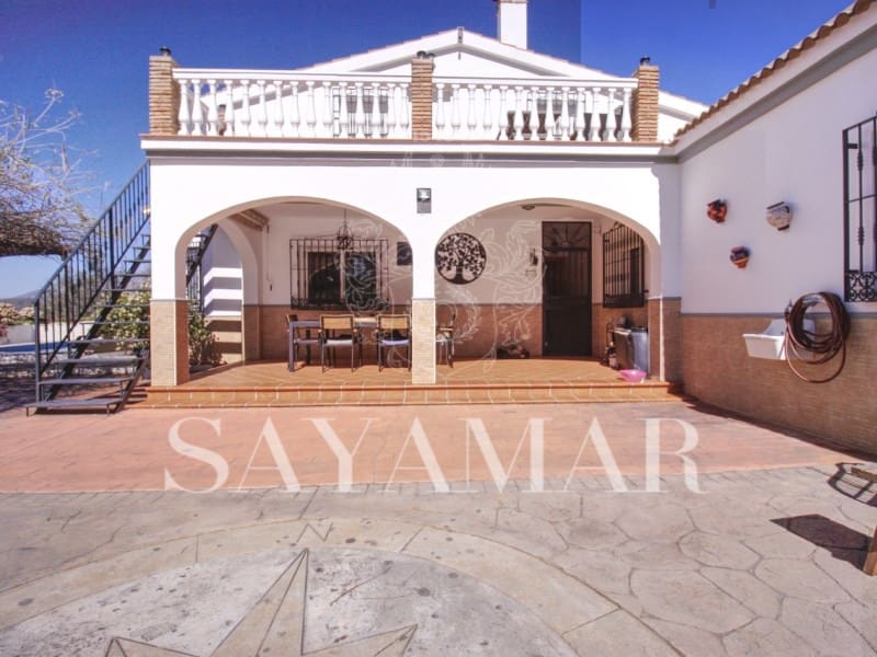 4 sypialnia Willa na sprzedaż w Sayalonga z basenem garażem - 480 000 € (Ref: 9637454)