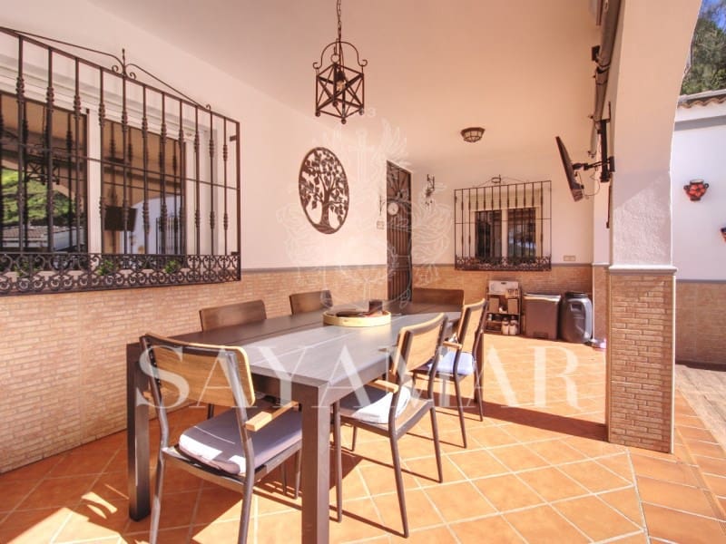 4 sypialnia Willa na sprzedaż w Sayalonga z basenem garażem - 480 000 € (Ref: 9637454)