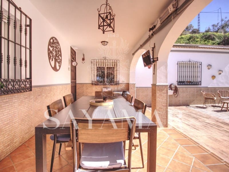 4 sypialnia Willa na sprzedaż w Sayalonga z basenem garażem - 480 000 € (Ref: 9637454)