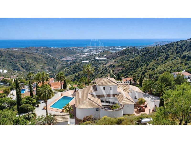 3 bedroom Villa for sale in Arenas with garage - € 715,000 (Ref: 9820332)