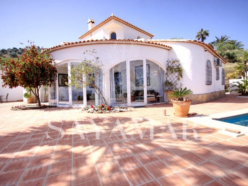 3 bedroom Villa for sale in Arenas with garage - € 715,000 (Ref: 9820332)