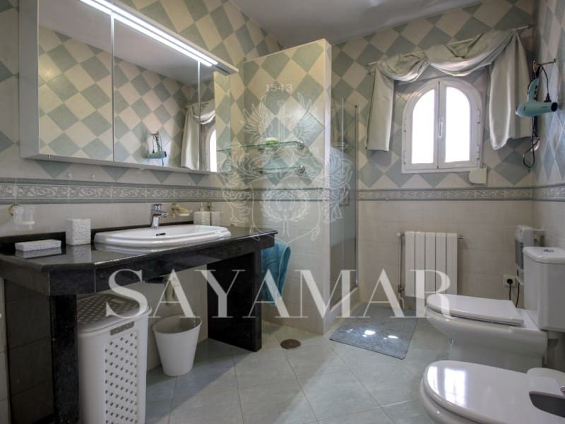 3 bedroom Villa for sale in Arenas with garage - € 715,000 (Ref: 9820332)