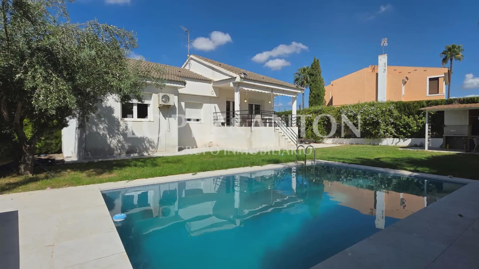 Chalet de 4 habitaciones en L'Eliana en venta con piscina garaje - 590.000 € (Ref: 10078800)