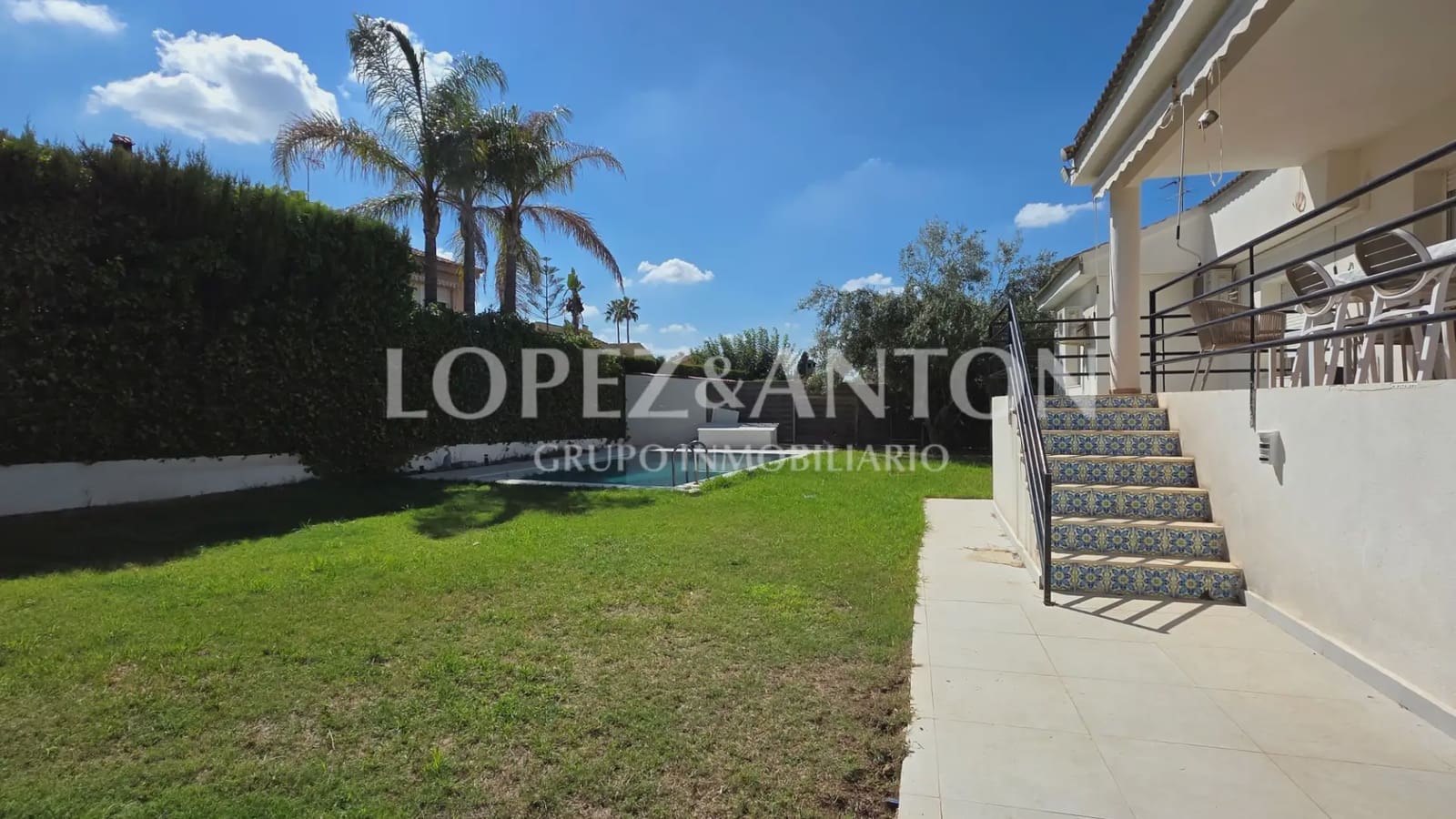 Chalet de 4 habitaciones en L'Eliana en venta con piscina garaje - 590.000 € (Ref: 10078800)