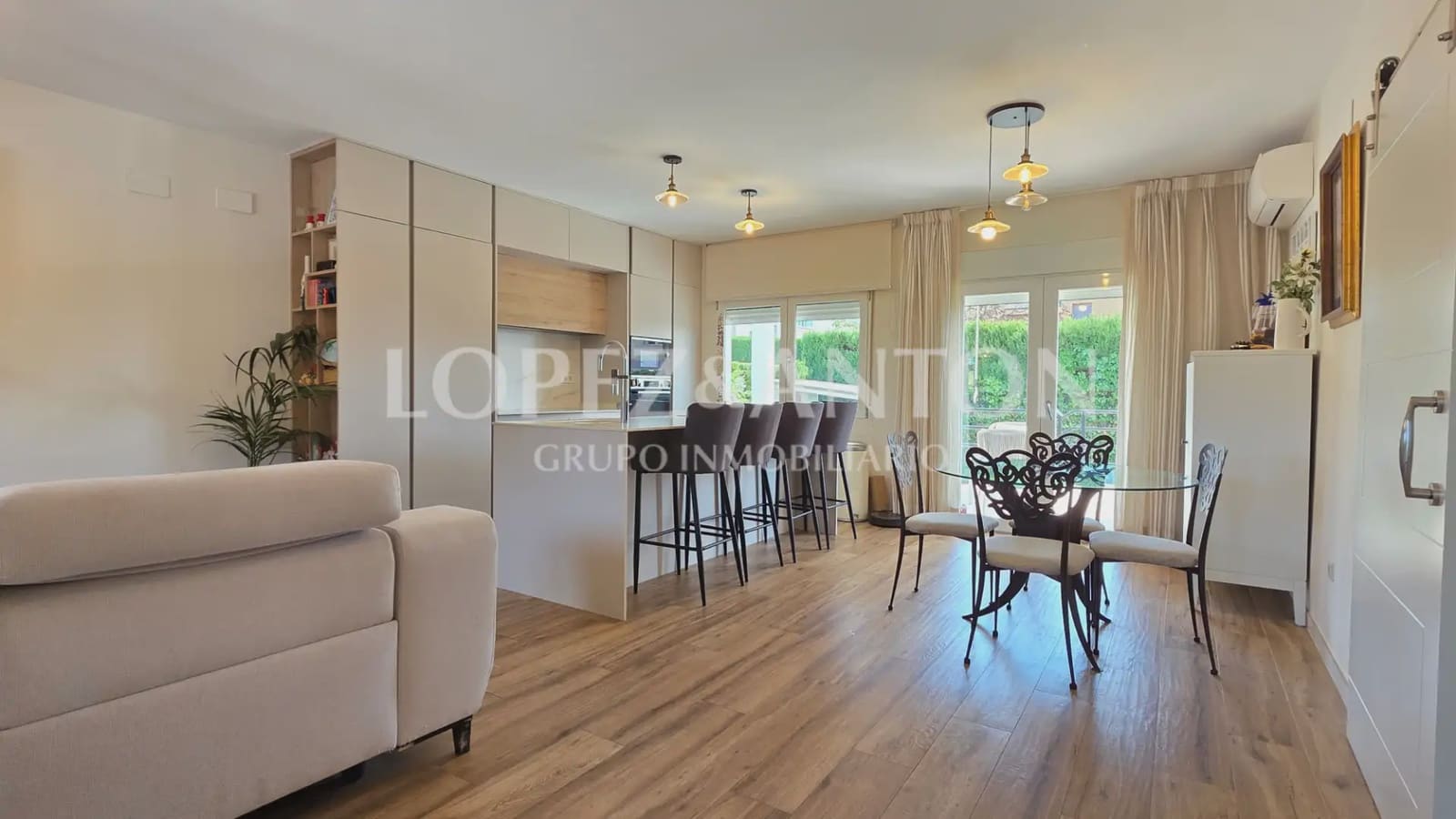 Chalet de 4 habitaciones en L'Eliana en venta con piscina garaje - 590.000 € (Ref: 10078800)