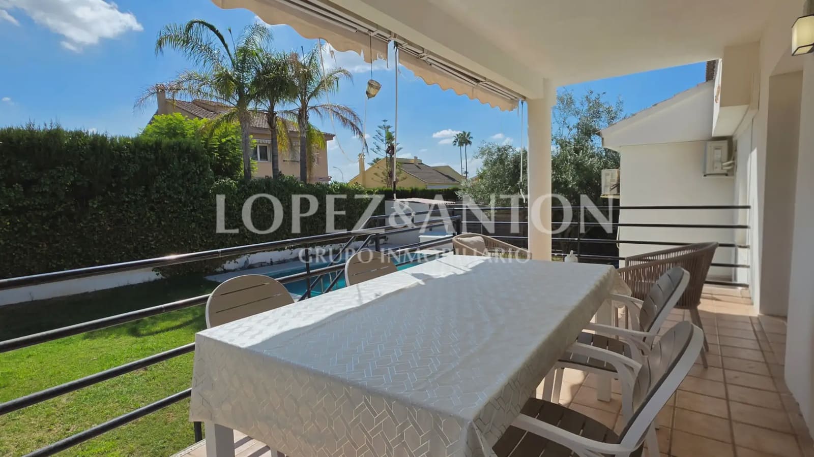 Chalet de 4 habitaciones en L'Eliana en venta con piscina garaje - 590.000 € (Ref: 10078800)