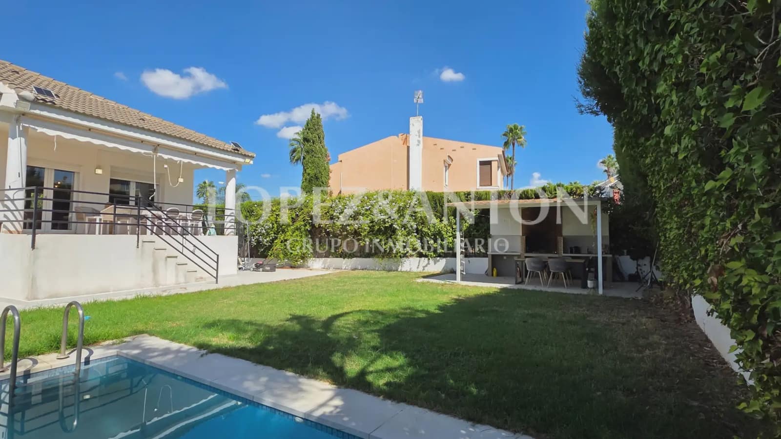 Chalet de 4 habitaciones en L'Eliana en venta con piscina garaje - 590.000 € (Ref: 10078800)