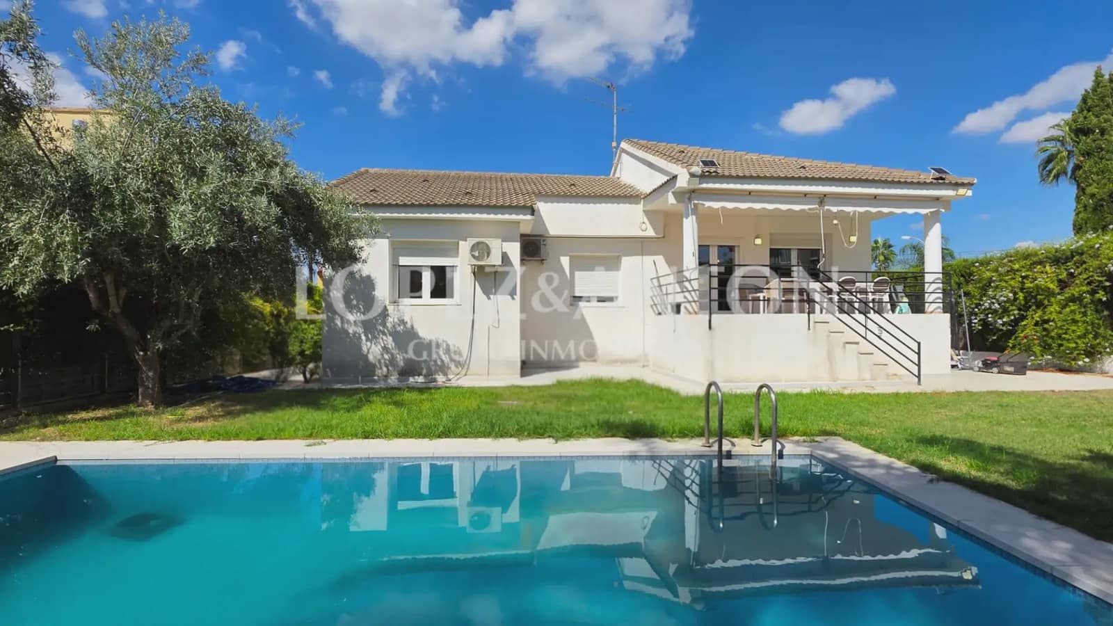 Chalet de 4 habitaciones en L'Eliana en venta con piscina garaje - 590.000 € (Ref: 10078800)