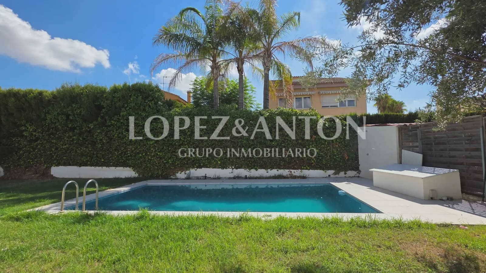 Chalet de 4 habitaciones en L'Eliana en venta con piscina garaje - 590.000 € (Ref: 10078800)