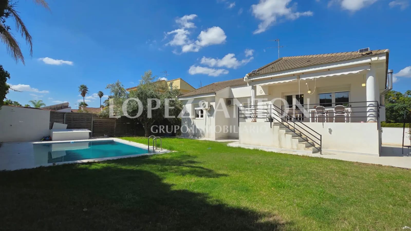 Chalet de 4 habitaciones en L'Eliana en venta con piscina garaje - 590.000 € (Ref: 10078800)