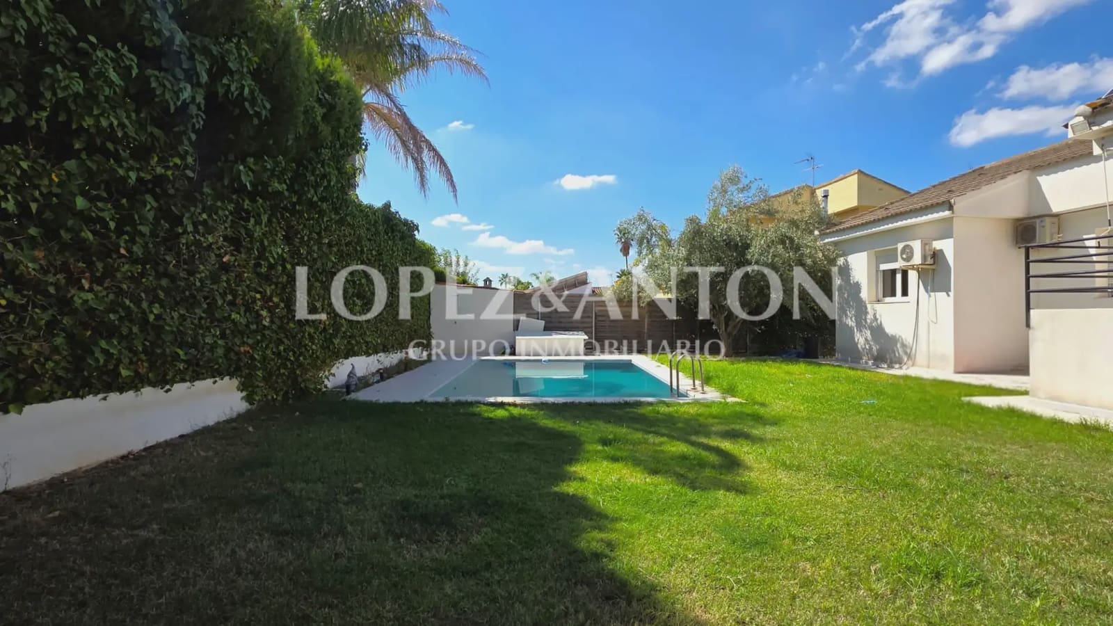 Chalet de 4 habitaciones en L'Eliana en venta con piscina garaje - 590.000 € (Ref: 10078800)