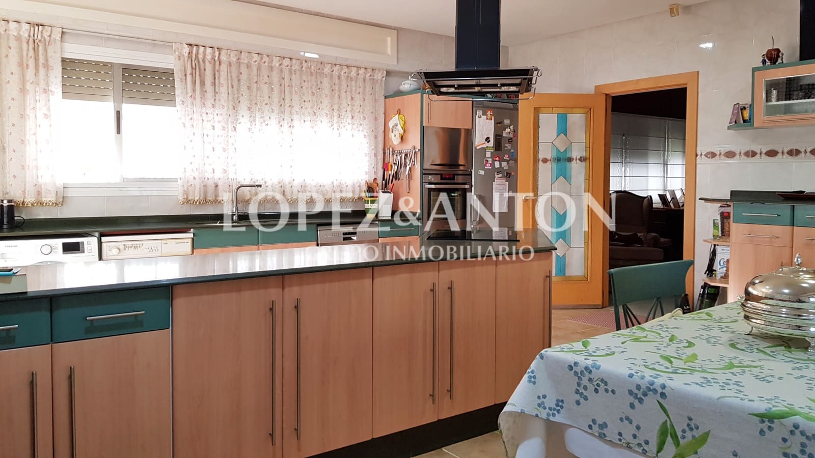 4 slaapkamer Villa te koop in L'Eliana met zwembad garage - € 715.000 (Ref: 10113464)