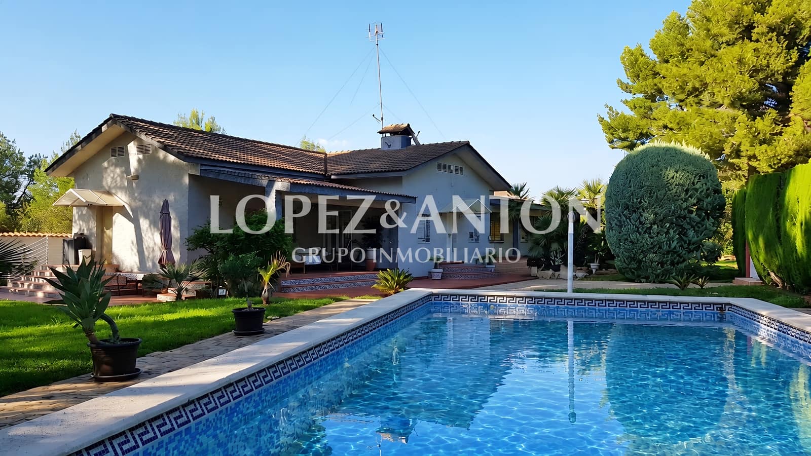 4 slaapkamer Villa te koop in L'Eliana met zwembad garage - € 715.000 (Ref: 10113464)