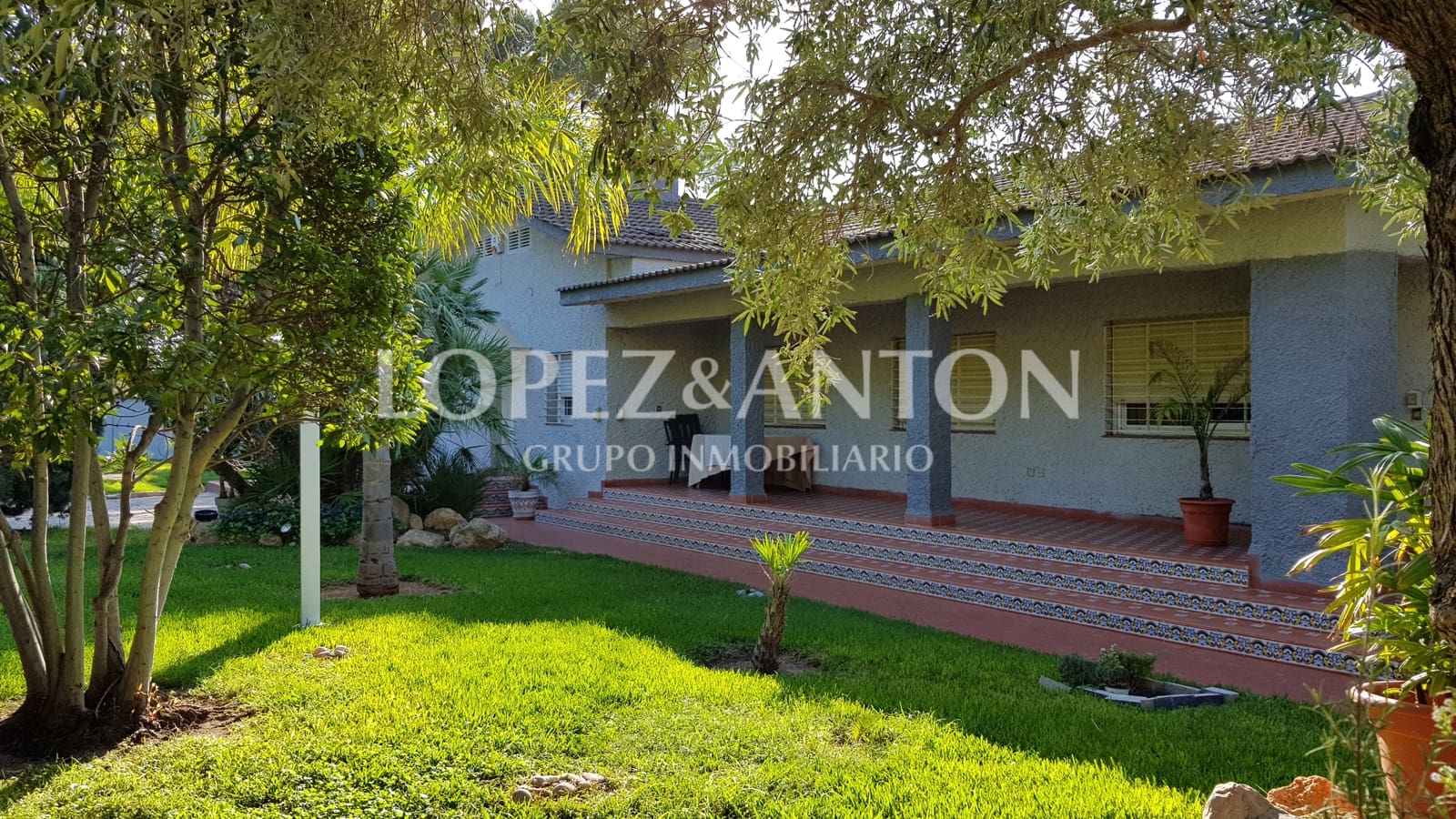 4 slaapkamer Villa te koop in L'Eliana met zwembad garage - € 715.000 (Ref: 10113464)