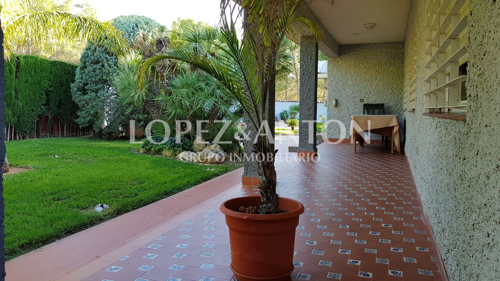 4 slaapkamer Villa te koop in L'Eliana met zwembad garage - € 715.000 (Ref: 10113464)