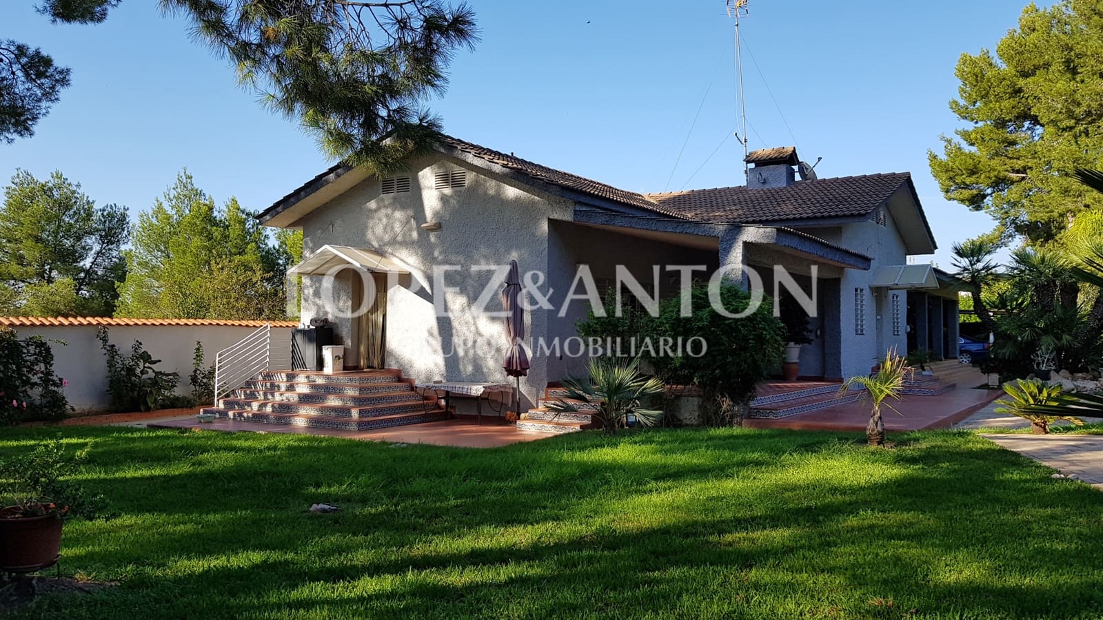 4 slaapkamer Villa te koop in L'Eliana met zwembad garage - € 715.000 (Ref: 10113464)