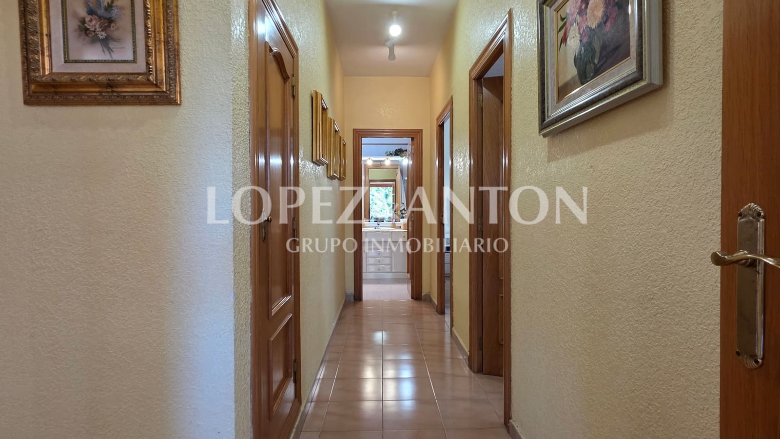 3 soveværelse Villa til salg i L'Eliana med swimmingpool garage - € 890.000 (Ref: 10175508)