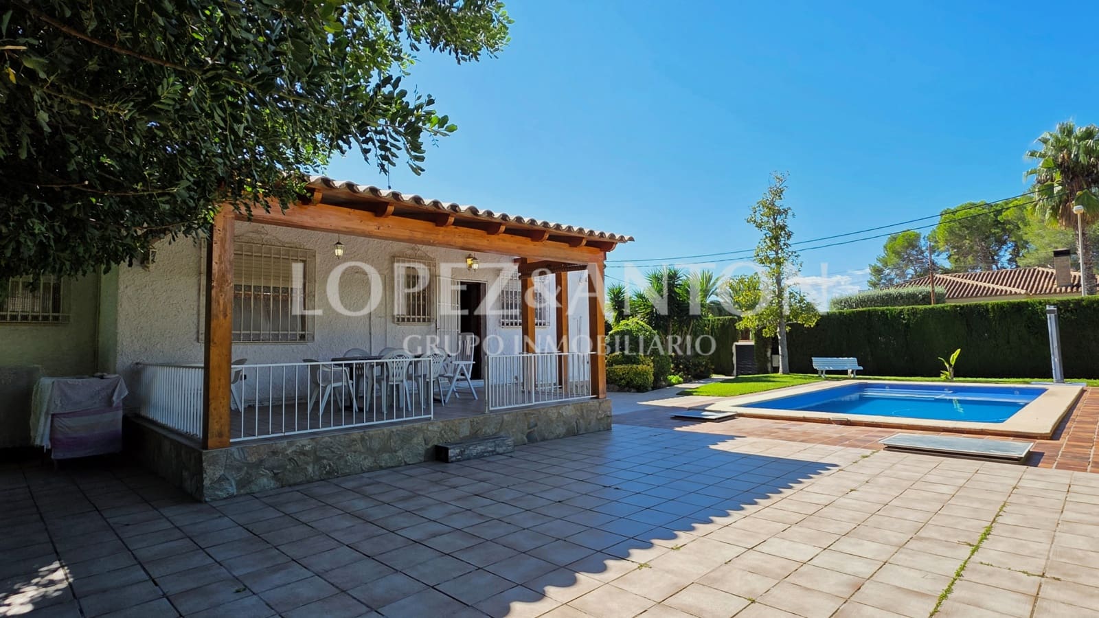 3 soveværelse Villa til salg i L'Eliana med swimmingpool garage - € 890.000 (Ref: 10175508)