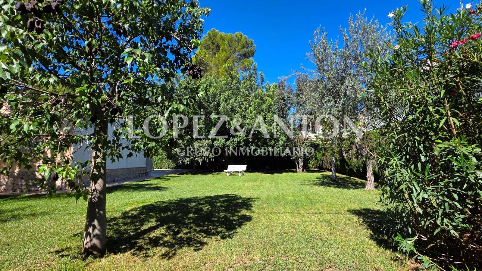 3 soveværelse Villa til salg i L'Eliana med swimmingpool garage - € 890.000 (Ref: 10175508)