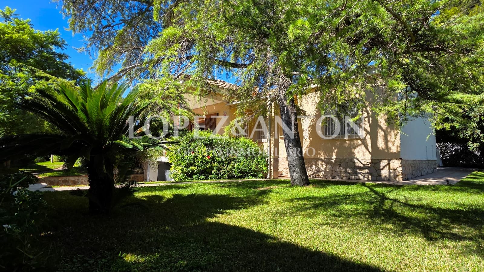 3 soveværelse Villa til salg i L'Eliana med swimmingpool garage - € 890.000 (Ref: 10175508)