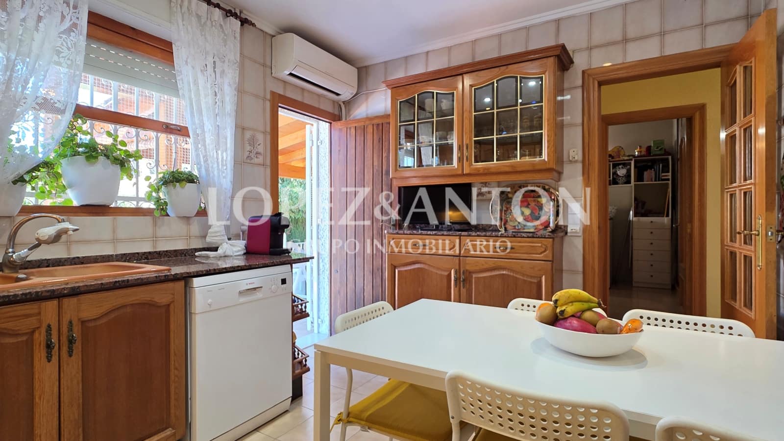 3 soveværelse Villa til salg i L'Eliana med swimmingpool garage - € 890.000 (Ref: 10175508)