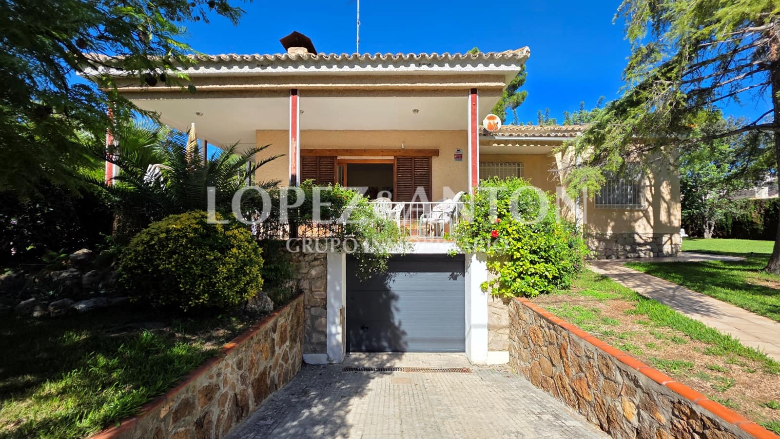 3 soveværelse Villa til salg i L'Eliana med swimmingpool garage - € 890.000 (Ref: 10175508)