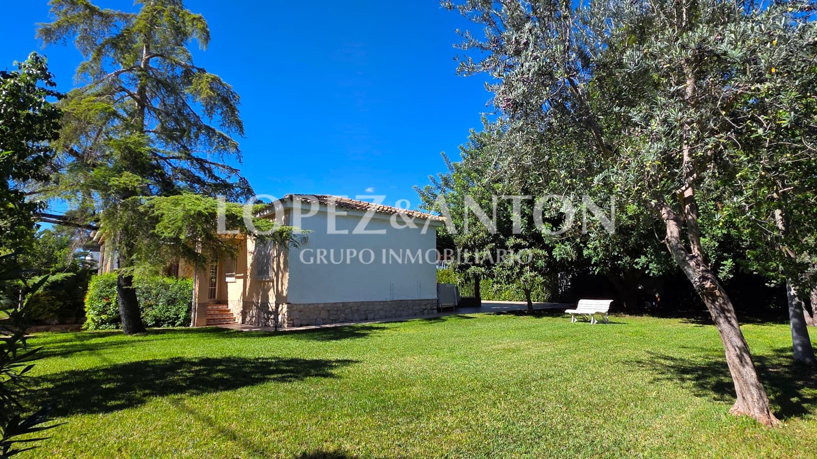 3 soveværelse Villa til salg i L'Eliana med swimmingpool garage - € 890.000 (Ref: 10175508)