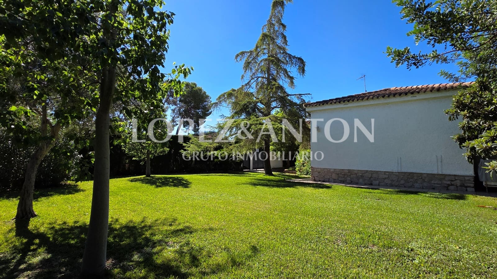 3 soveværelse Villa til salg i L'Eliana med swimmingpool garage - € 890.000 (Ref: 10175508)