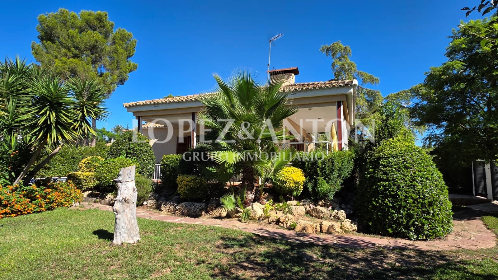 3 soveværelse Villa til salg i L'Eliana med swimmingpool garage - € 890.000 (Ref: 10175508)