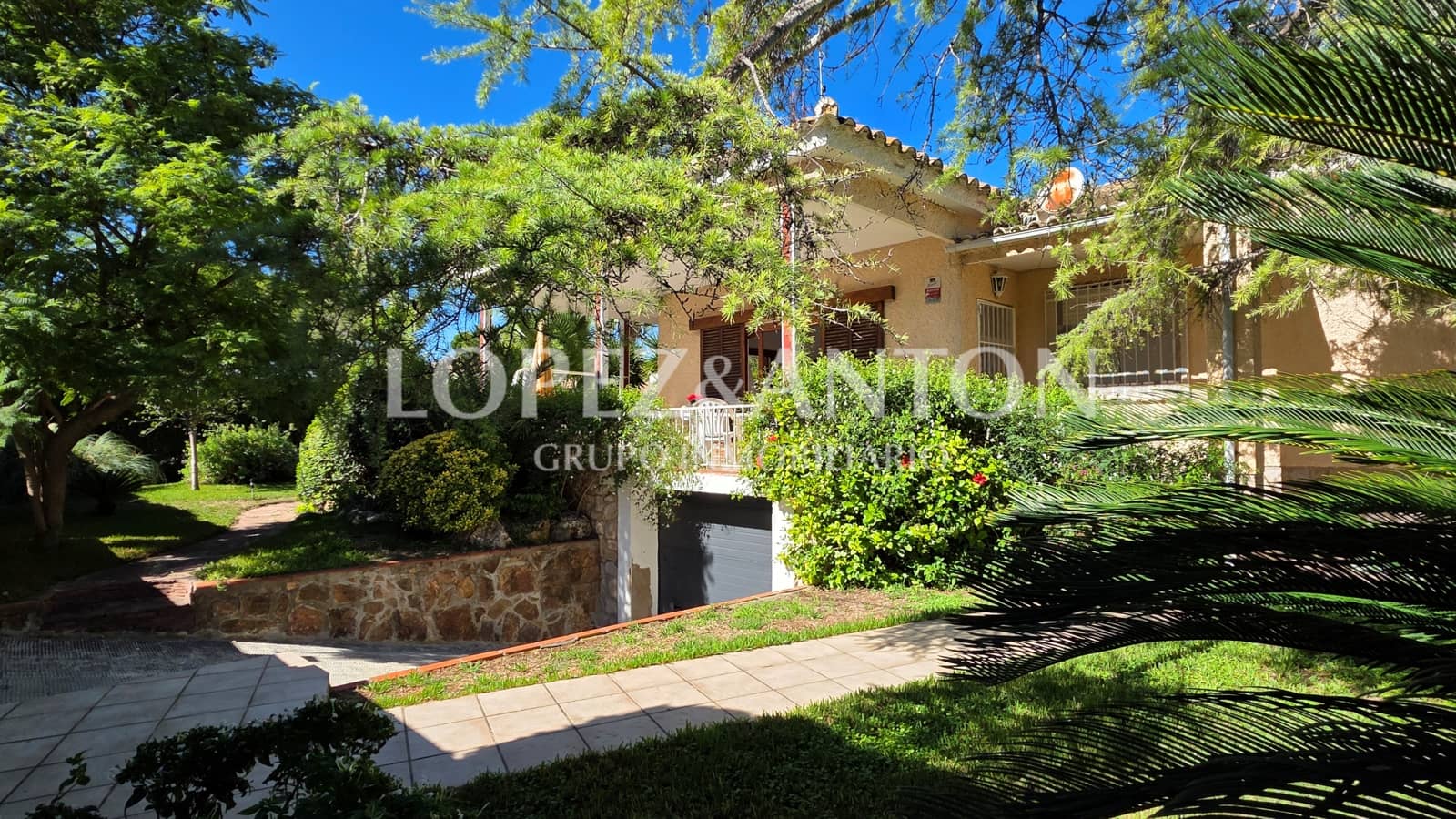 3 soveværelse Villa til salg i L'Eliana med swimmingpool garage - € 890.000 (Ref: 10175508)