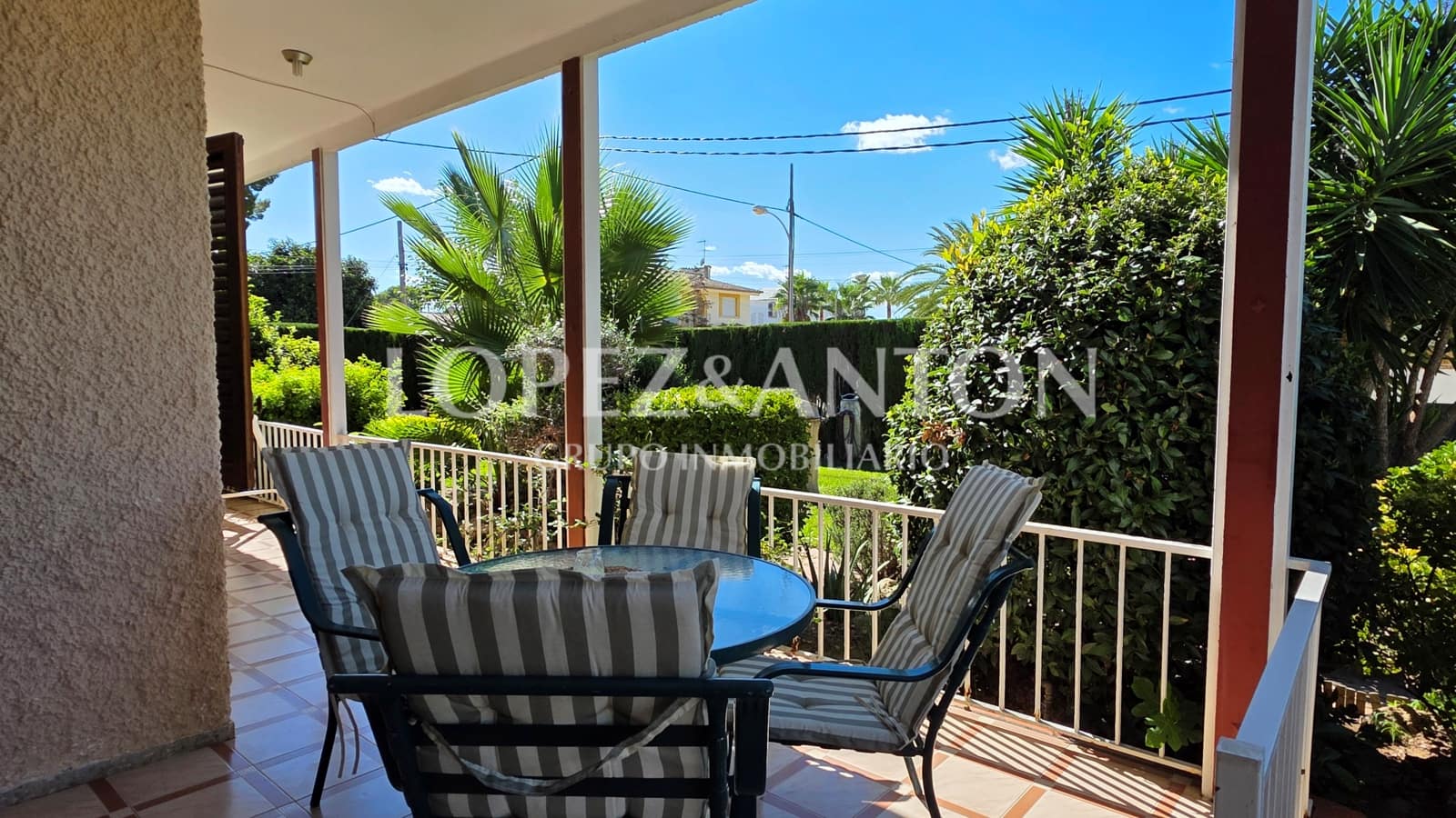 3 soveværelse Villa til salg i L'Eliana med swimmingpool garage - € 890.000 (Ref: 10175508)